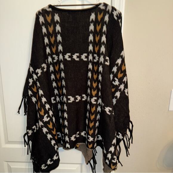 New directions Chic Black and Brown Fringe poncho Sweater - Picture 5 of 5